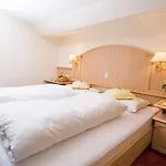 Отель Alpenhotel Fernau 4*