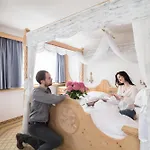 Отель Alpenhotel Fernau 4*