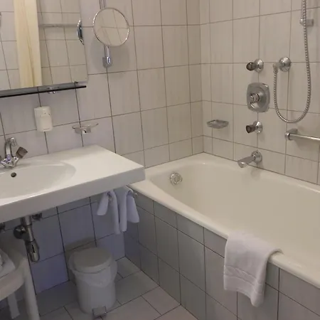 Alpenhotel Fernau Отель Нойштифт-им-Штубайталь