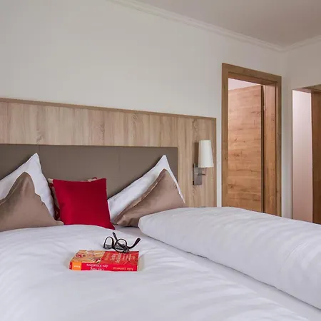 Отель Alpenhotel Fernau 4*