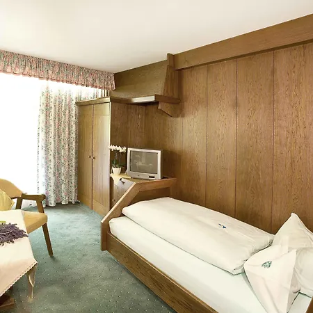 Отель Alpenhotel Fernau