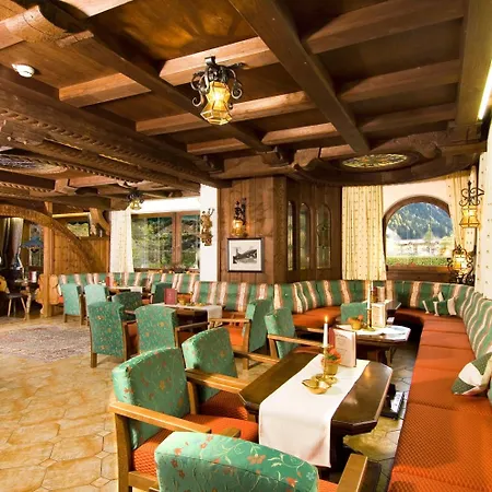 Alpenhotel Fernau Отель Нойштифт-им-Штубайталь