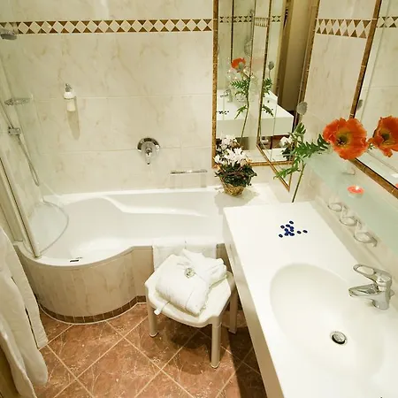 Отель Alpenhotel Fernau Нойштифт-им-Штубайталь